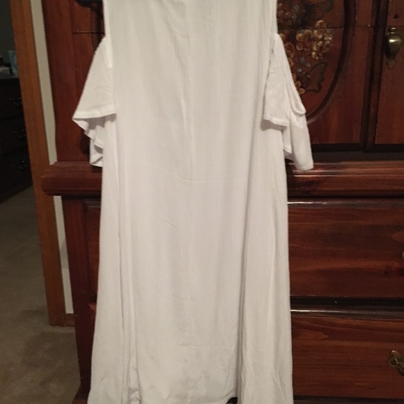 Lulu's Women's White embroidered dress NWT XS - Picture 5 of 5